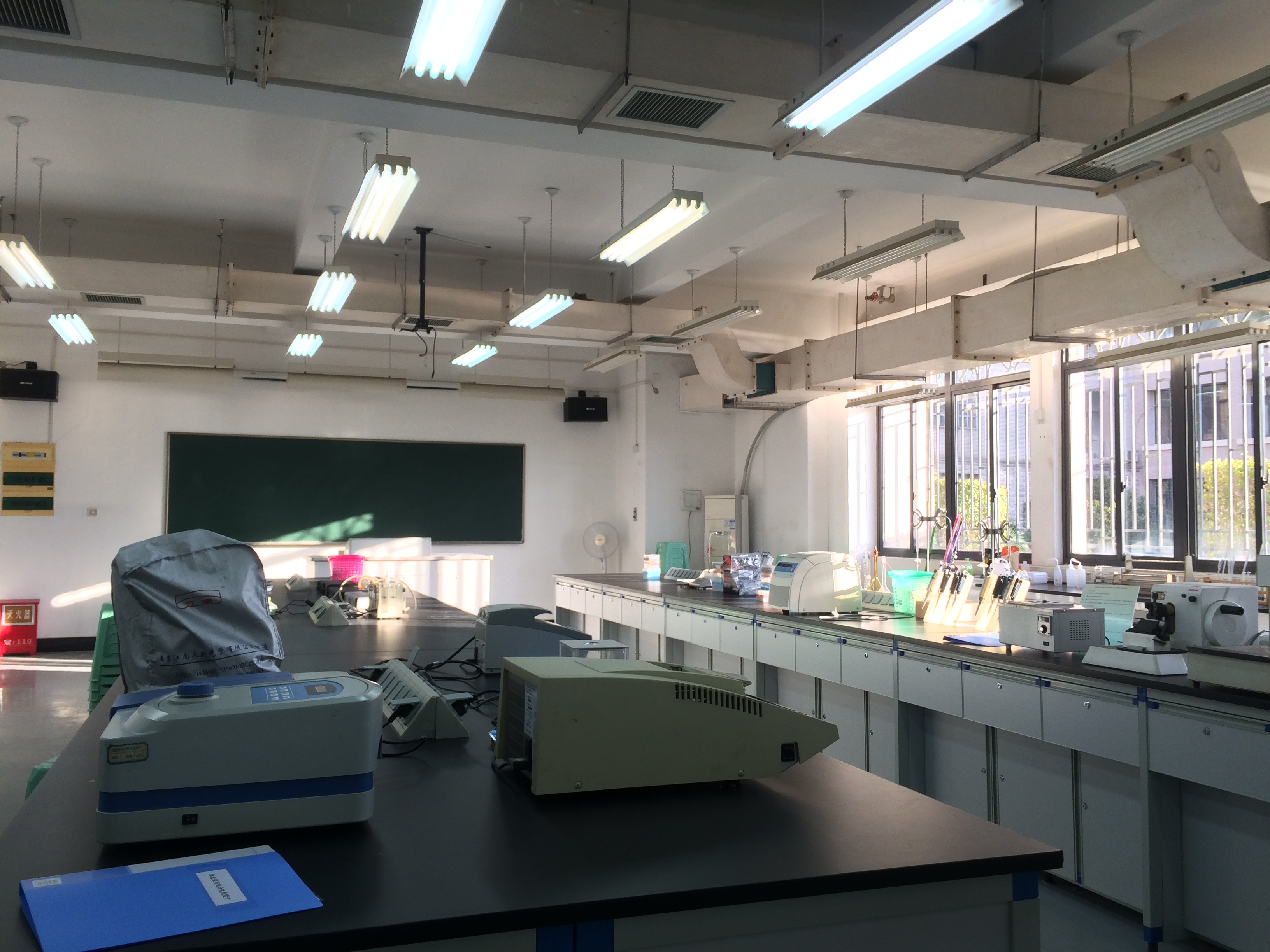 大学生创新训练实验室